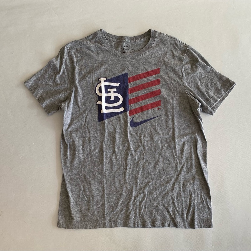 GOOD- Size M Mens Nike St. Louis Cardinals Baseball Short Sleeve T-Shirt Cotton - Picture 2 of 10